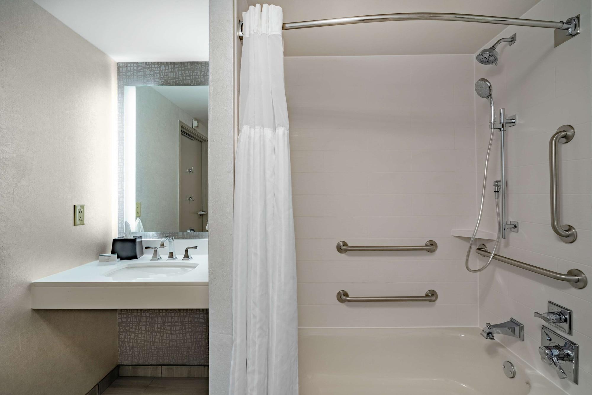 Hilton Garden Inn Louisville East Exteriör bild