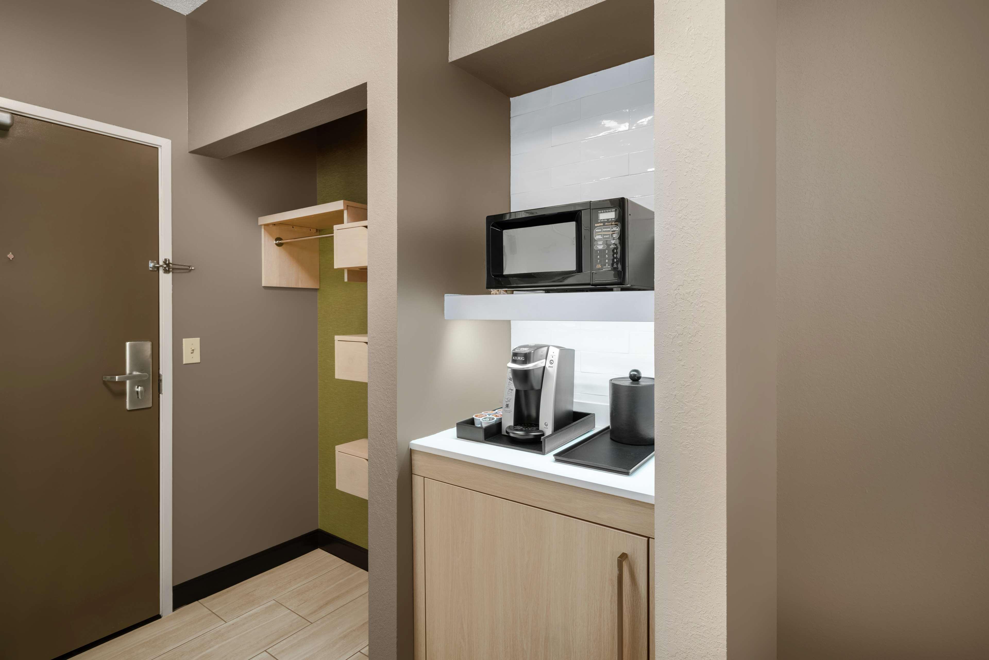 Hilton Garden Inn Louisville East Exteriör bild