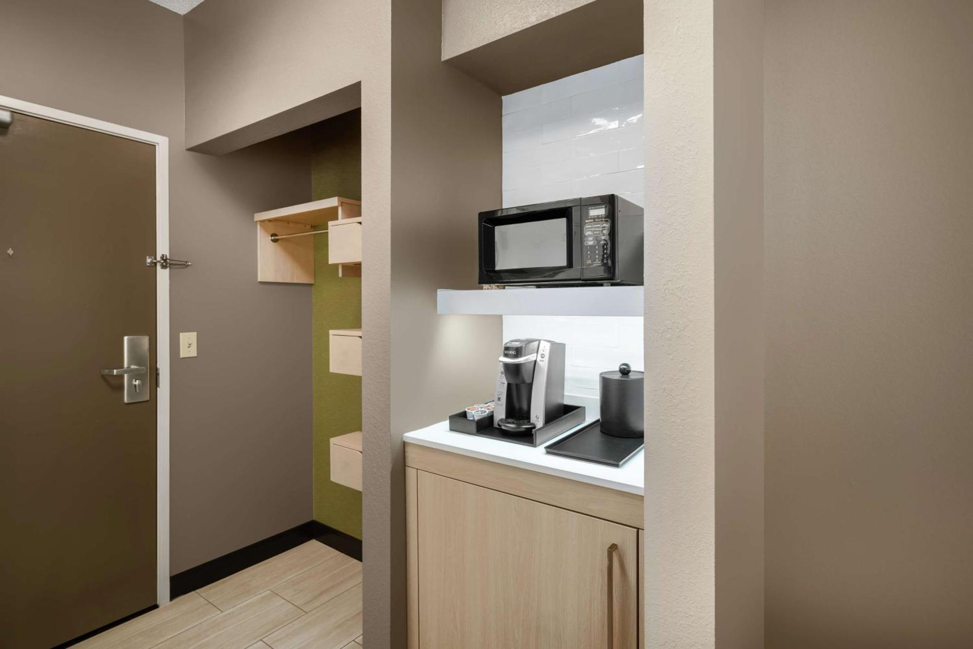 Hilton Garden Inn Louisville East Exteriör bild