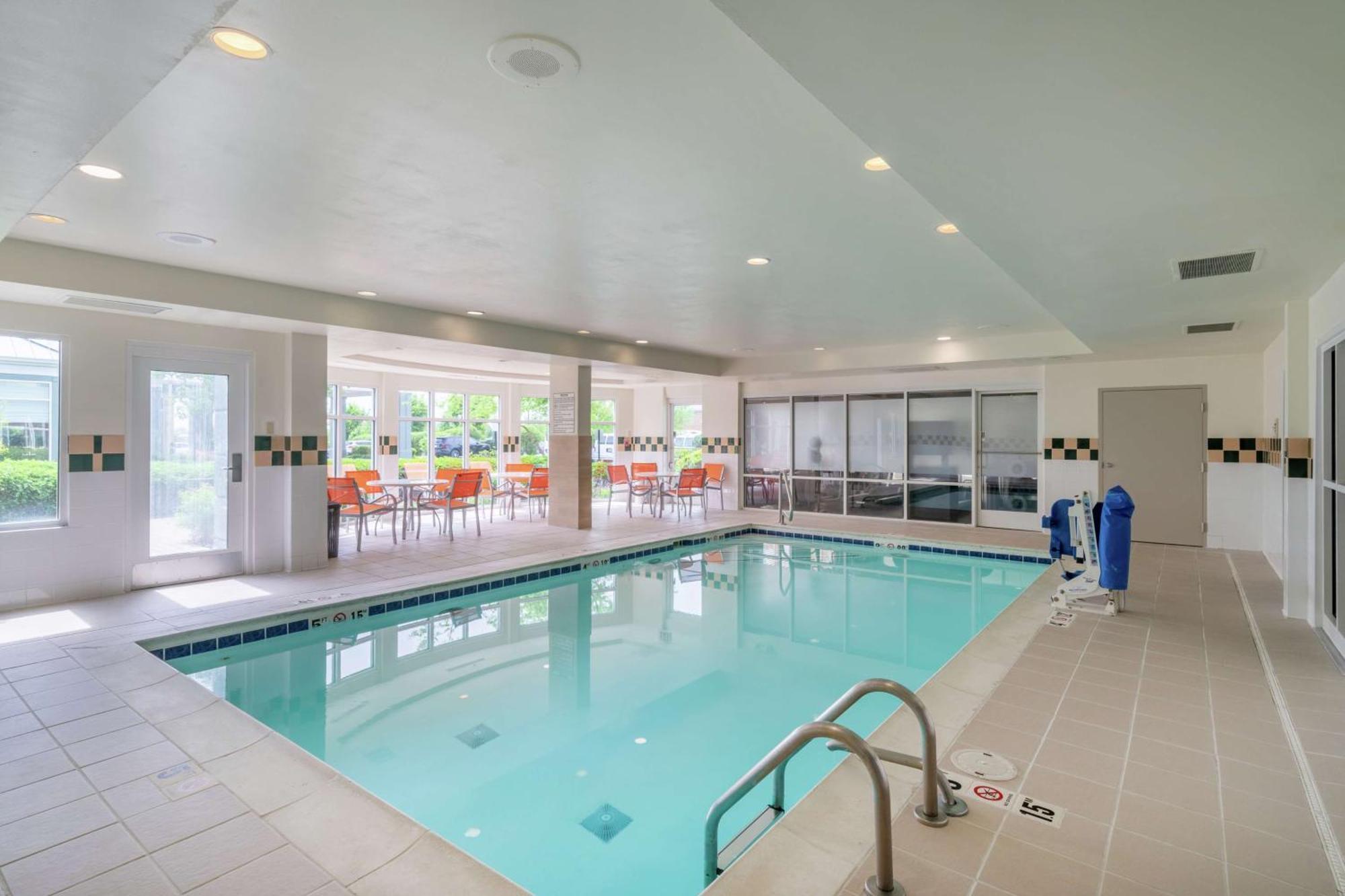 Hilton Garden Inn Louisville East Exteriör bild